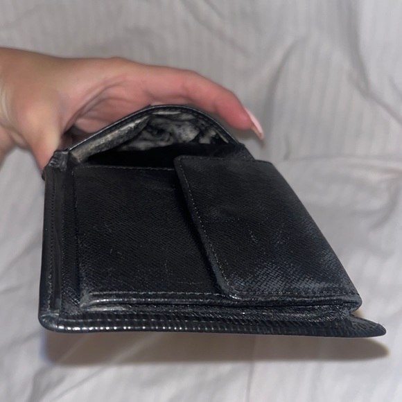 ♌️ SALE 🖤 Louis Vuitton Epi Leather Bifold Wallet - Picture 8 of 13